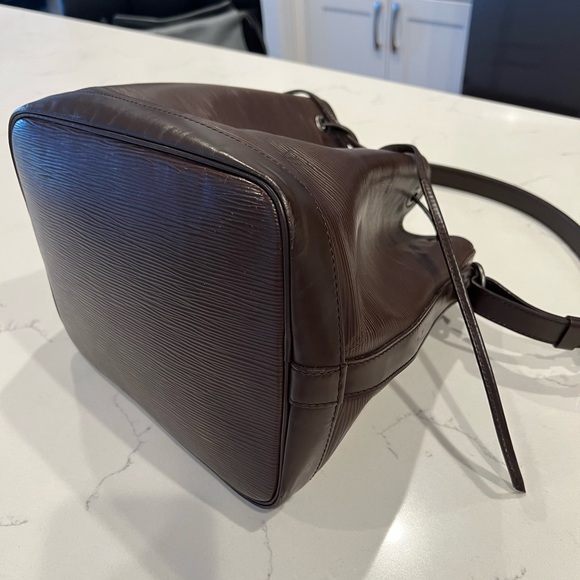 Authentic Mocha LOUIS VUITTON Epi Petit Noe - Picture 9 of 13